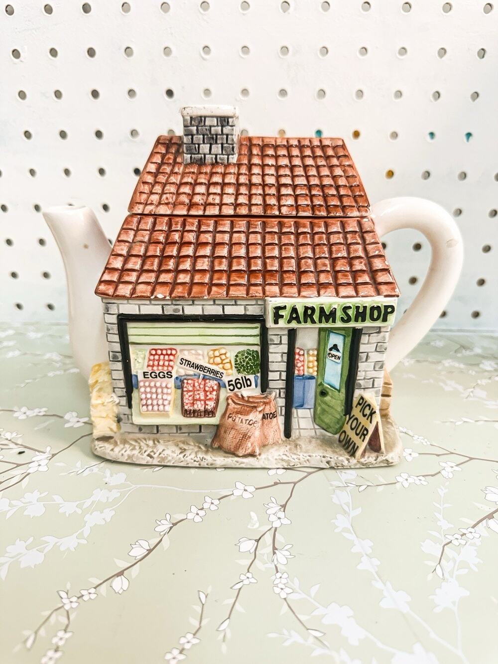 THE VILLAGE TEAPOT COLLECTIBLES - FARM SHOP